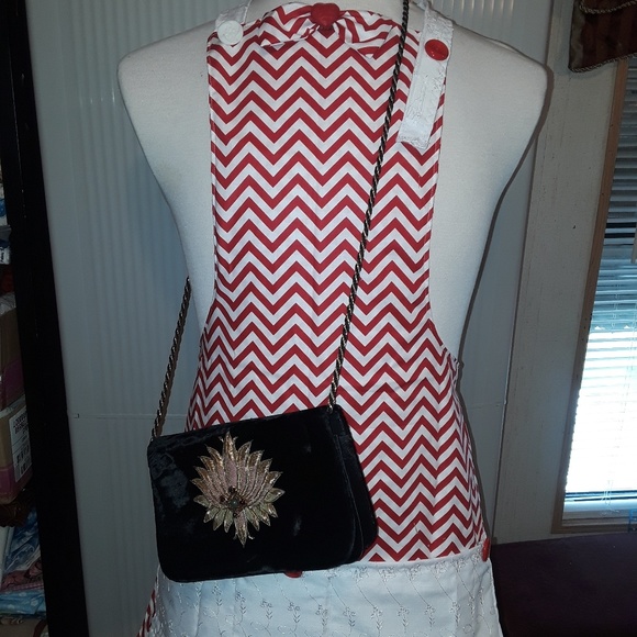 APRON - Picture 4 of 4